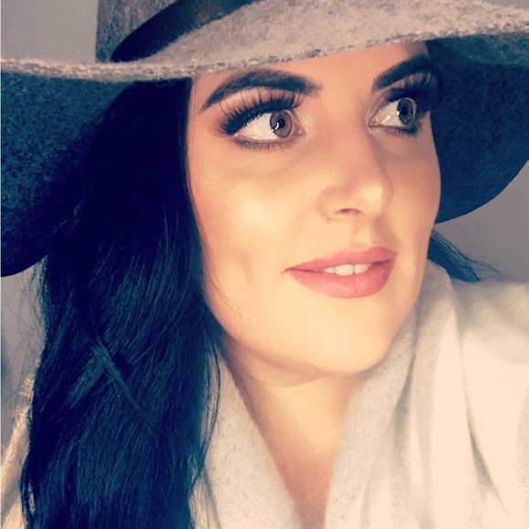 Meet your Posher, Taylor - Picture 1 of 1